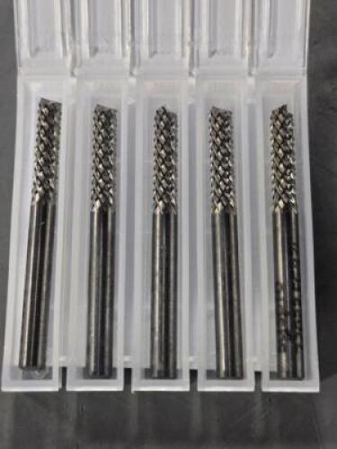 DESCRIPTION: (25) DIAMOND PATTERN ROUTER BITS BRAND/MODEL: SGS 73033 SIZE: 0.1880" DIA 5/8" LOC RETAIL$: $441.75 QTY: 25