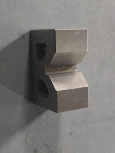 DESCRIPTION: (1) V BLOCK SET BRAND/MODEL: SPI 63-392-5 SIZE: 1" MAX 90 DEG RETAIL$: $46.85 QTY: 1