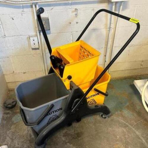 MOP BUCKET AND WRINGER W/ FRONT BUCKET.