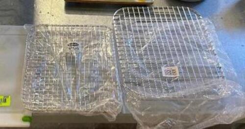 (2) SMALL WIRE COOLING RACKS