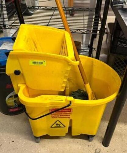 MOP BUCKET WITH WRINGER AND MOP