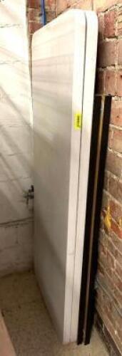 (3) 6' FOLDING TABLES