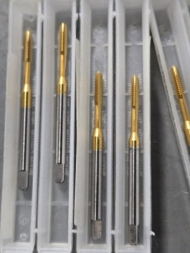 DESCRIPTION: (6) HSS STRAIGHT FLUTE PLUG TAP BRAND/MODEL: CLEVELAND C55162 SIZE: #5-40 RETAIL$: $101.04 QTY: 6