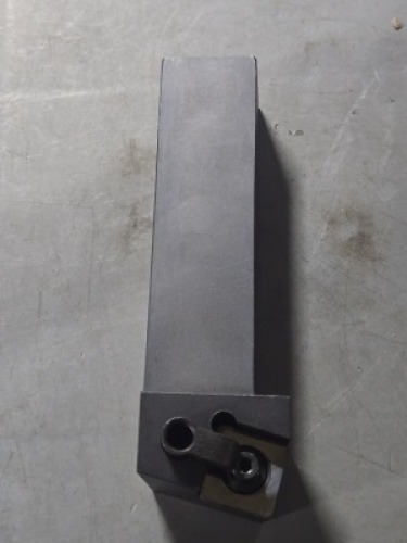 DESCRIPTION: (1) MSRNR 24-8E INDEXABLE TURNING TOOLHOLDER BRAND/MODEL: UNKNOWN 91422733 SIZE: 1-1/4" SQ SHANK RETAIL$: $98.30 QTY: 1