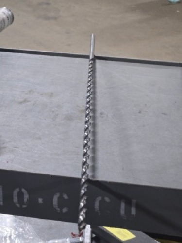 DESCRIPTION: (1) HSS EXTENDED LENGTH DRILL BIT BRAND/MODEL: MADE IN USA 03909603 SIZE: 5/16" DIA 24" OAL QTY: 1