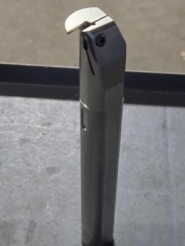 DESCRIPTION: (1) CUT- OFF TOOL HOLDER BRAND/MODEL: HERTEL HC-I25R90 RETAIL$: $89.76 QTY: 1