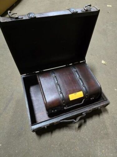 DESCRIPTION: (2) STORAGE CHEST, LUGGAGE BAG STYLE BRAND/MODEL: NESTING BOXES QTY: 2