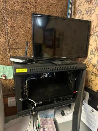 TECO TECHNOLOGIES 8 CHANNEL DIGITAL VIDEO RECORDER W/ CAMERAS AND (2) MONITORS.