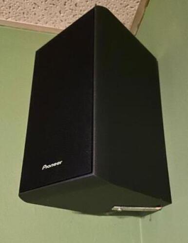 (6) SMALL PIONEER SPEAKERS.