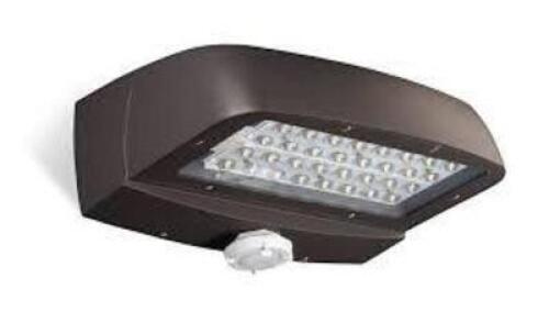 DESCRIPTION: (3) STONCO KEENE LIGHT FIXTUREBRAND/MODEL: SIGNIFYINFORMATION: 20 WATTS, 2278 LUMEN OUTPUTRETAIL$: $93.99 EAQTY: 3