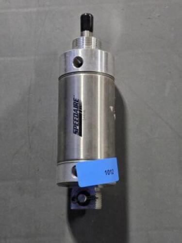 DESCRIPTION: (1) STAINLESS STEEL PNUEMATIC CYLINDER BRAND/MODEL: SPEEDAIRE 3ARN6 SIZE: 2" STROKE QTY: 1