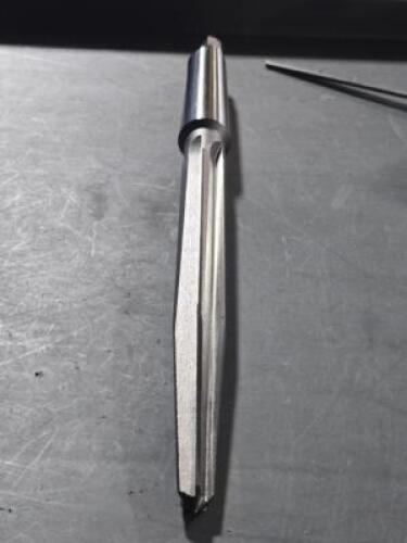 DESCRIPTION: (1) HSS BRIDGE REAMER BRAND/MODEL: VC 02370484 SIZE: 3/4" DIA 7-3/8" FL RETAIL$: $84.01 QTY: 1