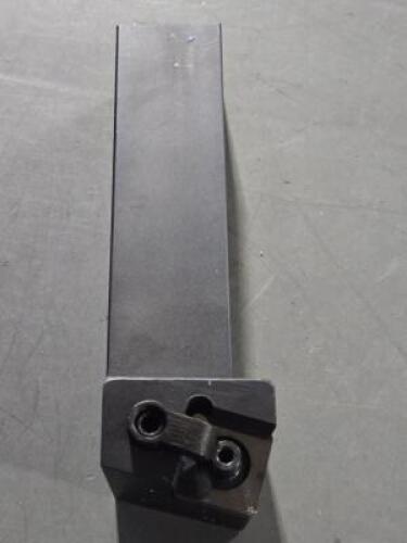 DESCRIPTION: (1) MSRNR 24-8E INDEXABLE TURNING TOOLHOLDER BRAND/MODEL: UNKNOWN 91422733 SIZE: 1-1/4" SQ SHANK RETAIL$: $98.30 QTY: 1
