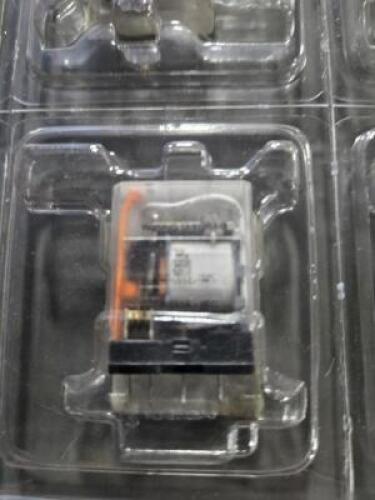 DESCRIPTION: (30) SOCKET MOUNTED GENRAL PURPOSE RELAYS BRAND/MODEL: DAYTON 1EHD6 SIZE: 15A 240VZC 5PIN RETAIL$: $371.21 QTY: 30