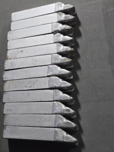 DESCRIPTION: (12)BRAZED CARBIDE SINGLE POINT THREADING TOOL; BRAND/MODEL: MICRO 100 SIZE: 5/8" SQ SHK RETAIL$: $285.60 QTY: 12