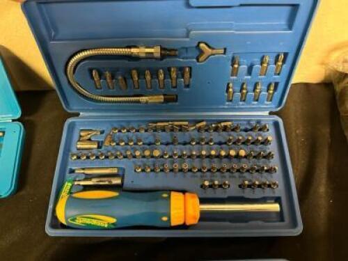 SCREWDRIVER WITH ACCESSORY SET
