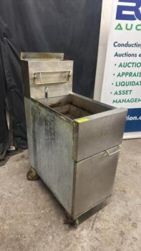 DESCRIPTION DEAN 40 LB. GAS DEEP FRYER. BRAND / MODEL: DEAN SRG42GNS ADDITIONAL INFORMATION NATURAL GAS. ON CASTERS LOCATION BAY 6 QTY 1