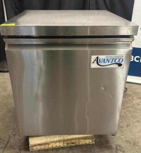 DESCRIPTION AVANTCO 27" SINGLE DOOR WORK TOP COOLER BRAND / MODEL: AVANTCO 178SSUC27RHC ADDITIONAL INFORMATION 115 VOLT, 1 PHASE. TESTED AND WORKING.