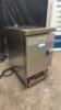DESCRIPTION SOUTHBEND EZ5 COUNTER TOP STEAMER BRAND / MODEL: SOUTHBEND EZ5 ADDITIONAL INFORMATION 208 VOLT, 3 / 1 PHASE. SN# 04H76828-2 LOCATION BAY 6 - 2