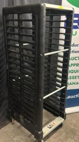 DESCRIPTION RUBBERMAID TWENTY PAN PLASTIC TRAY RACK BRAND / MODEL: RUBBERMAID LOCATION BAY 6 QTY 1