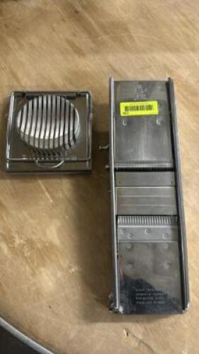 DESCRIPTION ONION SLICER AND MANDOLIN SLICER THIS LOT IS: ONE MONEY LOCATION BAY 6 QTY 1