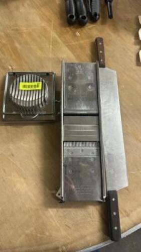 DESCRIPTION ONION SLICER, ROCKER KNIFE, AND MANDOLIN SLICER THIS LOT IS: ONE MONEY LOCATION BAY 6 QTY 1