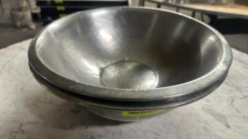 DESCRIPTION (4) PIECE STAINLESS MIXING BOWL SET. THIS LOT IS: SOLD BY THE PIECE LOCATION BAY 6 QTY 4