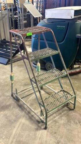 ROLLING LADDER