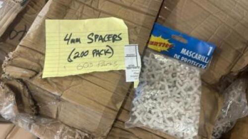 CASE OF TILE SPACERS