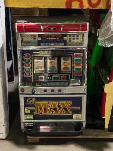 DESCRIPTION: (4) - JAPANESE SLOT MACHINES BRAND / MODEL: ASSORTED ADDITIONAL INFORMATION: ASSORTED STYLES AND DESIGNS. DIFFERENT DESIGNS ON EACH. KEYS