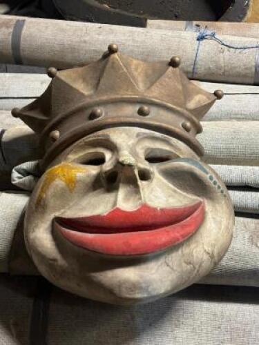 DESCRIPTION: LARGE VINTAGE MARDI GRAS MASK DECORATION SIZE: APPROX. 10 FT. TALL LOCATION: SECOND FLOOR. THIS LOT IS: ONE MONEY QTY: 1