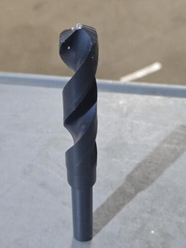 DESCRIPTION: (1) REDUCED SHANK DRILL BIT BRAND/MODEL: CHICAGO LATROBE 55444 SIZE: 11/16" DIA 1/2" SD RETAIL$: $47.15 QTY: 1