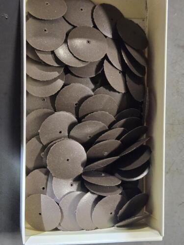 DESCRIPTION: (1) BOX OF (100) CRATEX SMALL KNIFE EDGE WHEELS BRAND/MODEL: GESSWEIN 148-0005 SIZE: 1" DIA 1/8" ARBOR MEDIUM RETAIL$: $189.88 QTY: 1