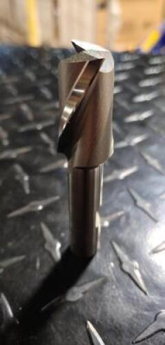 DESCRIPTION: (1) 2 FLUTE HSS SQUARE END MILL BRAND/MODEL: HERTEL 41116237 RETAIL$: $41.58 EACH SIZE: 3/4" DIA, 1*15/16"LOC 1/2" SHANK QTY: 1