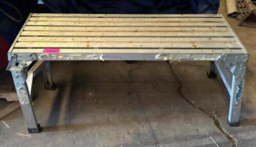 DESCRIPTION: 29" PLATFORM BRAND/MODEL: WERNER INFORMATION: ONE LEG IS BENT LOCATION: 3039 NAMEOKI DRIVE QTY: 1