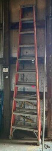DESCRIPTION: 10' FIBERGLASS STEPLADDER BRAND/MODEL: LOUISVILLE LOCATION: 3039 NAMEOKI DRIVE QTY: 1