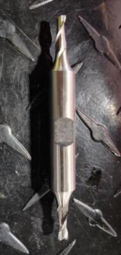 DESCRIPTION: (1) HSSCO8 2 FLUTE DOUBLE END SQUARE END MILL BRAND/MODEL: HERTEL 87150694 RETAIL$: $32.41 SIZE: 5/32", 7/16" LOC 3/8" SHANK QTY: 1