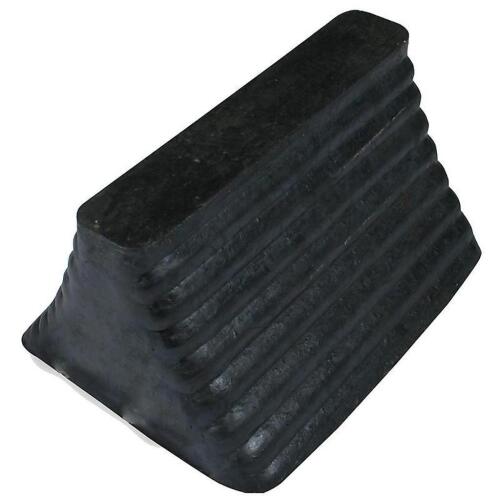 DESCRIPTION: (2) WHEEL CHOCKS QTY: 2