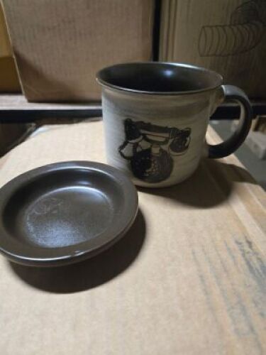 DESCRIPTION: (6) CERAMIC MUG WITH SAUCER BRAND/MODEL: B-FODGE INFORMATION: IMAGES ARE FOR ILLUSTRATION PURPOSES ONLY AND MAY NOT BE AN EXACT REPRESENT