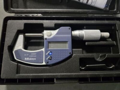 DESCRIPTION: (1) SOLID CARBIDE FACE ELECTRONIC OTUSIDE MICROMETER BRAND/MODEL: MITUTOYO 293-831-30 SIZE: 1" MAX RETAIL$: $143.96 QTY: 1