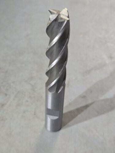 DESCRIPTION: (1 HSS SQ END MILL BRAND/MODEL: VC 01730324 SIZE: 1/2" DIA 2" LOC QTY: 1