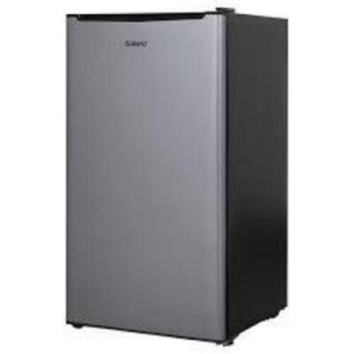 DESCRIPTION: (1) MINI FRIDGE BRAND/MODEL: GALANZ/GLR33MS1E02 INFORMATION: STAINLESS STEEL/CAPACITY: 3.3 CU-FT SIZE: 17.48"W X 17.48"D X 33.19"H RETAIL