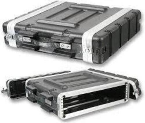 DESCRIPTION: (1) MULTICOMP RACK FLIGHT CASE BRAND/MODEL: MCM #555-15641 INFORMATION: BLACK CARRY CASE WITH SILVER ACCENTS AND HARDWARE SIZE: MEDIUM RE