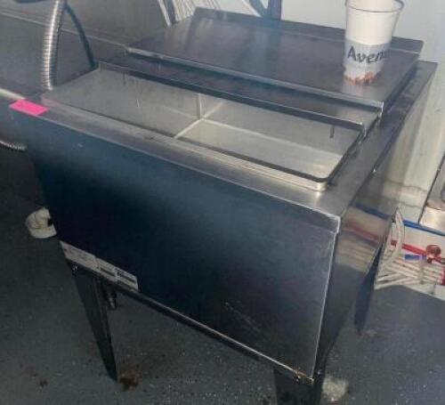 DESCRIPTION: 21" STAINLESS ICE KEEPER W/ LID. SIZE: 21" X 20" LOCATION: BAR QTY: 1
