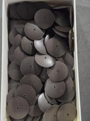 DESCRIPTION: (1) BOX OF (100) CRATEX SMALL KNIFE EDGE WHEELS BRAND/MODEL: GESSWEIN 148-0005 SIZE: 1" DIA 1/8" ARBOR MEDIUM RETAIL$: $189.88 QTY: 1