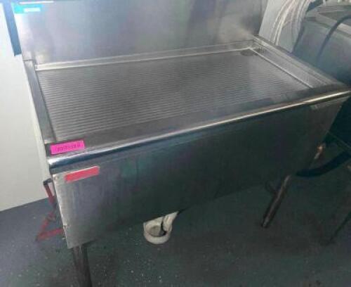 DESCRIPTION: 36" STAINLESS UNDER BAR DRY BOARD SIZE: 36" LOCATION: BAR QTY: 1