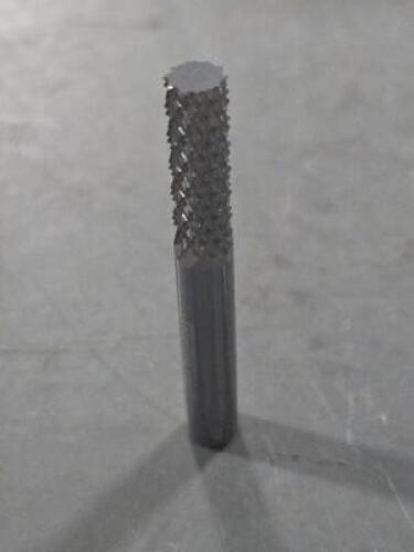 DESCRIPTION: (4) DIAMOND PATTERN ROUTER BIT BRAND/MODEL: MICRO 100 RDA-60 SIZE: 1/4" DIA 0.75" LOC 1/4" SD RETAIL$: $95.20 QTY: 4