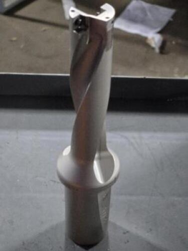 DESCRIPTION: (1) INDEXABLE INSERT DRILL BRAND/MODEL: HERTEL 4006099 SIZE: 0.9660" DIA 3.7500" MAX DEPTH RETAIL$: $600.94 QTY: 1