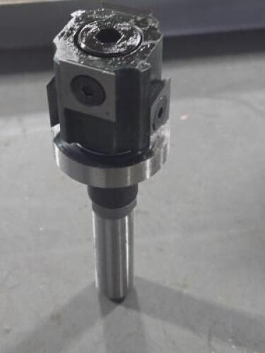 DESCRIPTION: (1) FLUSH TRIM ROUTER BIT BRAND/MODEL: WESTWARD 20KY45 SIZE: 1-1/4" DIA RETAIL$: $130.21 QTY: 1