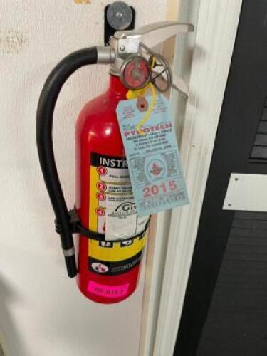 DESCRIPTION: DRY CHEMICAL FIRE EXTINGUISHER W/ WALL MOUNT ADDITIONAL INFORMATION 2015 CHARGE. LOCATION: KITCHEN QTY: 1